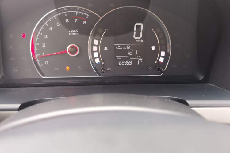 Used Roewe 350 2013 350S 1.5L Automatic Xunda Edition Odometer Close Up