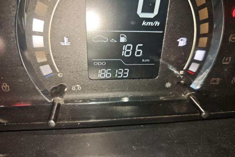 Used Roewe 350 2013 350S 1.5L Manual Xunchi Edition Odometer Close Up