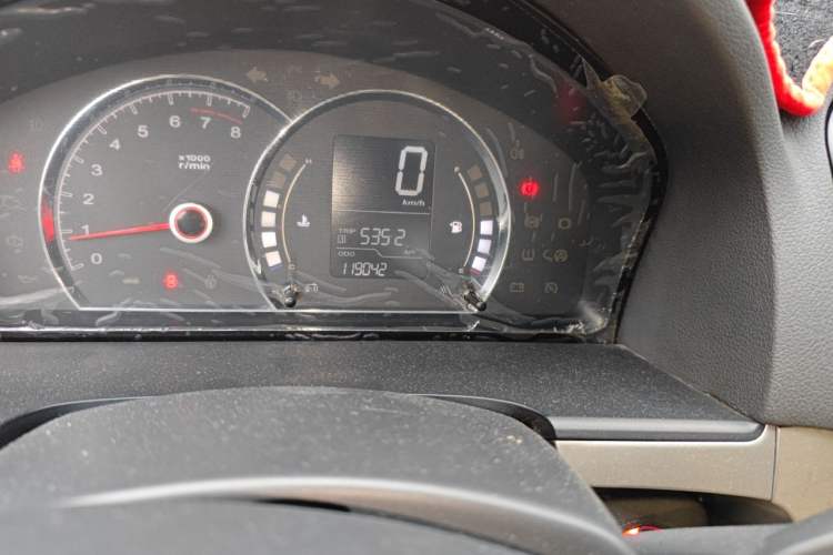 Used Roewe 350 2013 350S 1.5L Manual Xunchi Edition Odometer Close Up