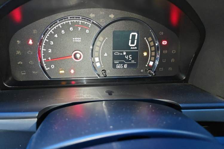 Used Roewe 350 2013 350S 1.5L Manual Xunchi Edition Odometer Close Up