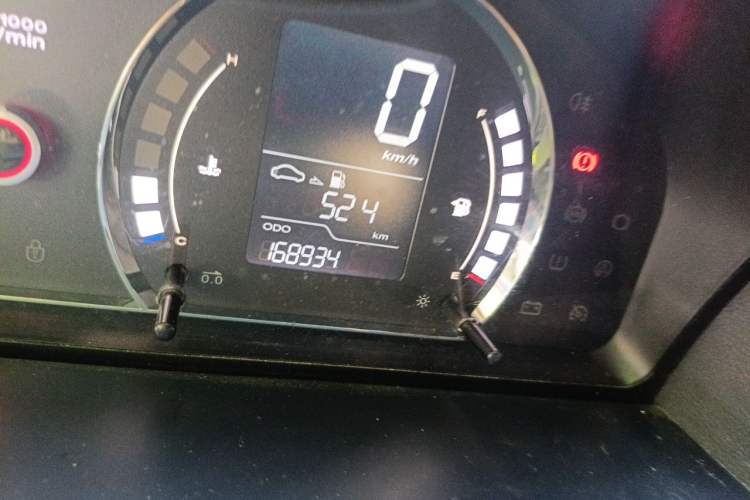 Used Roewe 350 2013 350S 1.5L Manual Xunchi Edition Odometer Close Up