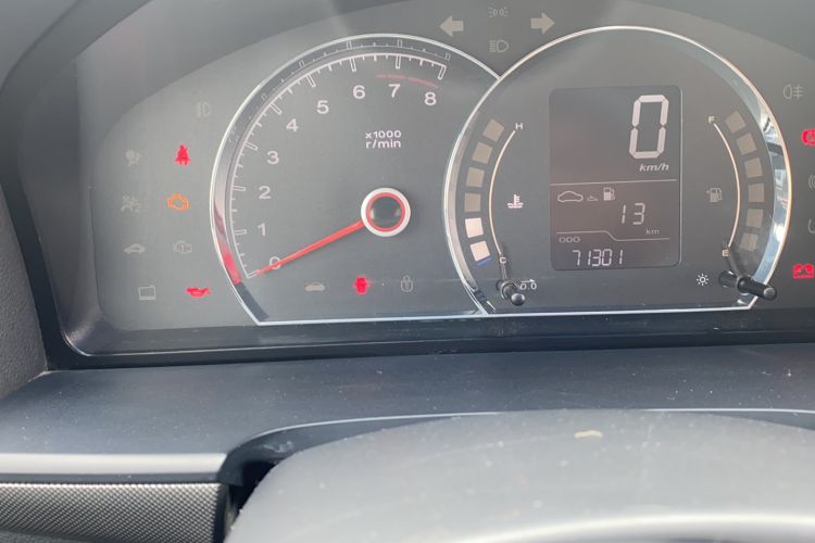 Used Roewe 350 2013 350C 1.5L Manual Swift Edition Odometer Close Up