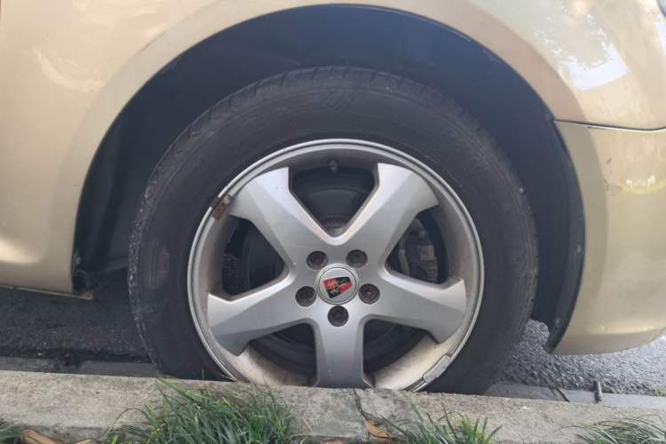 Used Roewe 350 2013 350C 1.5L Automatic Xunyue Edition Right Front Wheel Hub