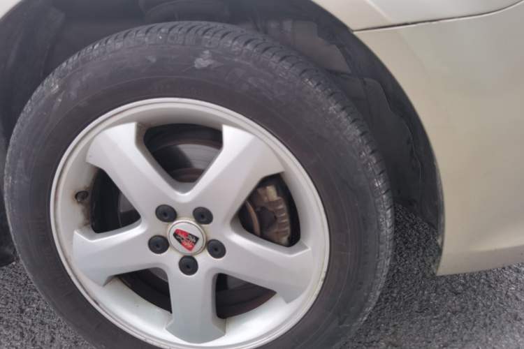 Used Roewe 350 2013 350S 1.5L Automatic Xunda Edition Right Front Wheel Hub