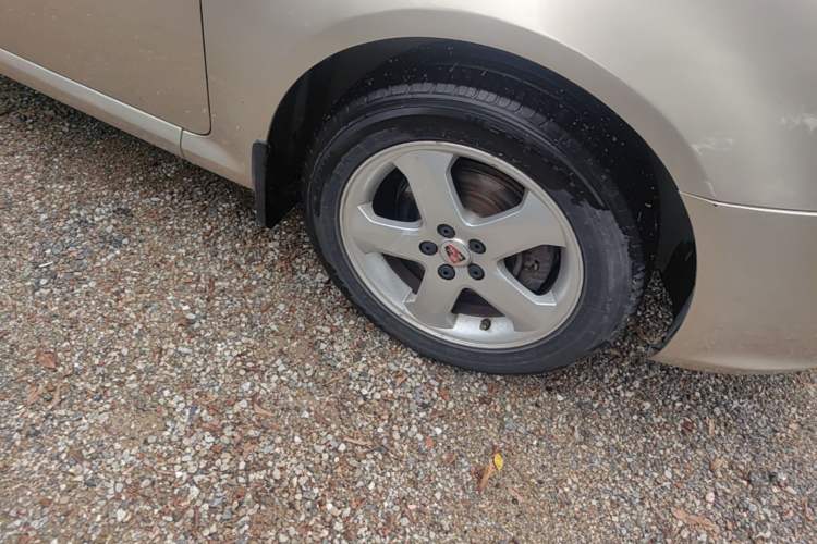 Used Roewe 350 2013 350C 1.5L Automatic Xunyue Edition Right Front Wheel Hub
