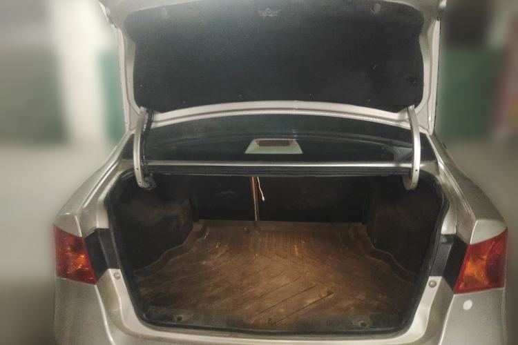 Used Roewe 350 2013 350C 1.5L Automatic Xunyue Edition Trunk