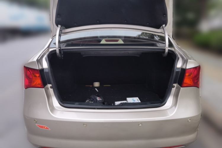 Used Roewe 350 2013 350S 1.5L Automatic Xunda Edition Trunk
