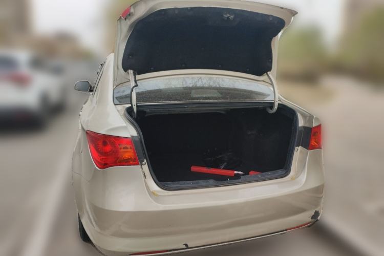 Used Roewe 350 2013 350S 1.5L Manual Xunchi Edition Trunk