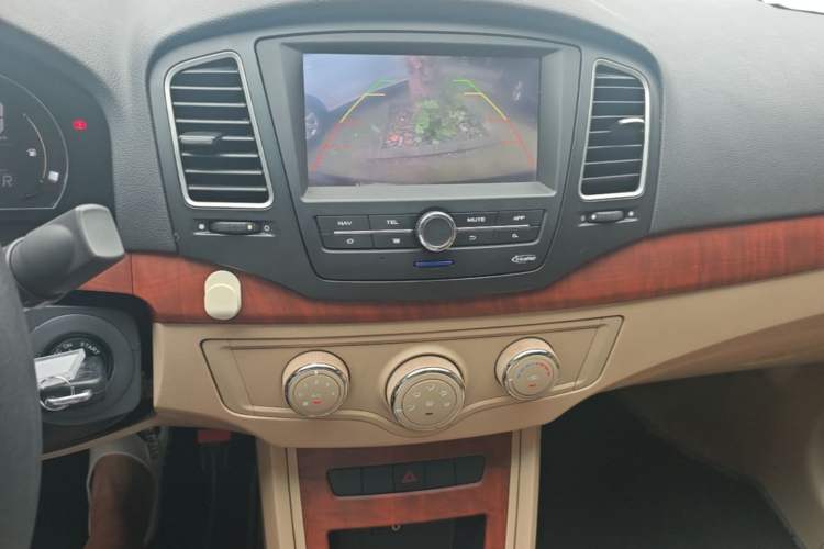 Used Roewe 350 2014 1.5L Automatic Xunyue Version Audio And AC Panel