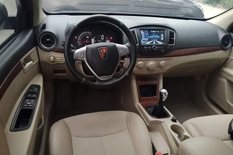 Used Roewe 350 2014 1.5L Manual Swift Edition Center Console