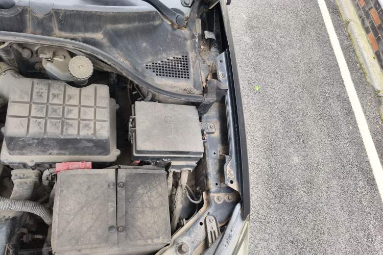 Used Roewe 350 2014 1.5L Manual Xunchi Edition Engine Bay Left