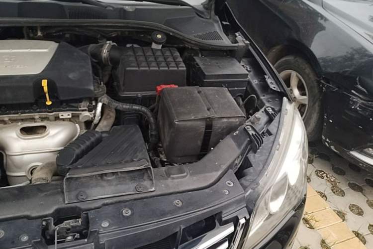 Used Roewe 350 2014 1.5L Manual Swift Edition Engine Bay Left