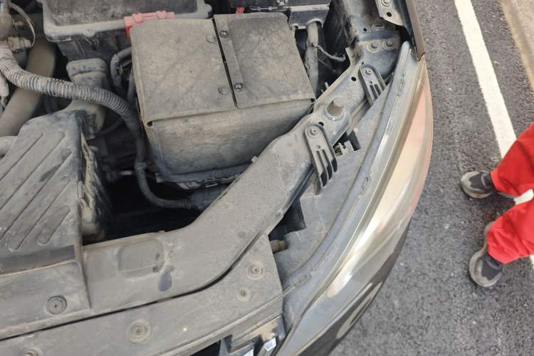 Used Roewe 350 2014 1.5L Manual Xunchi Edition Engine Bay Left