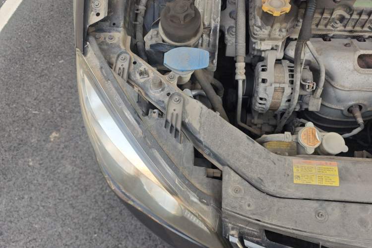 Used Roewe 350 2014 1.5L Manual Xunchi Edition Engine Bay Right
