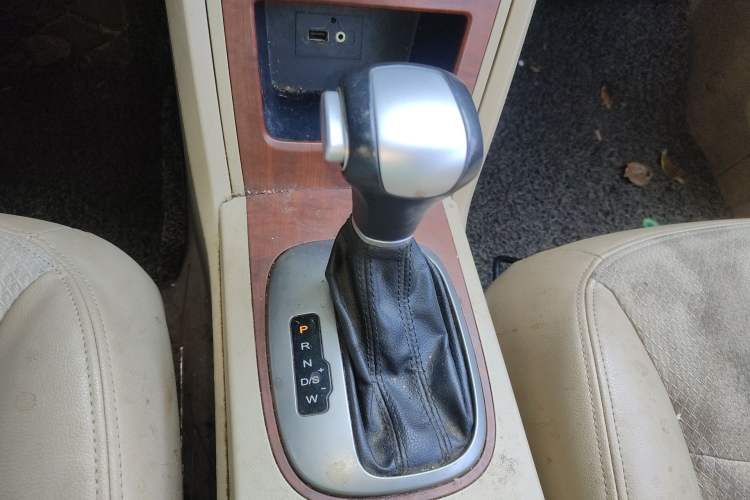 Used Roewe 350 2014 1.5L Automatic Xunyue Version Gear Lever