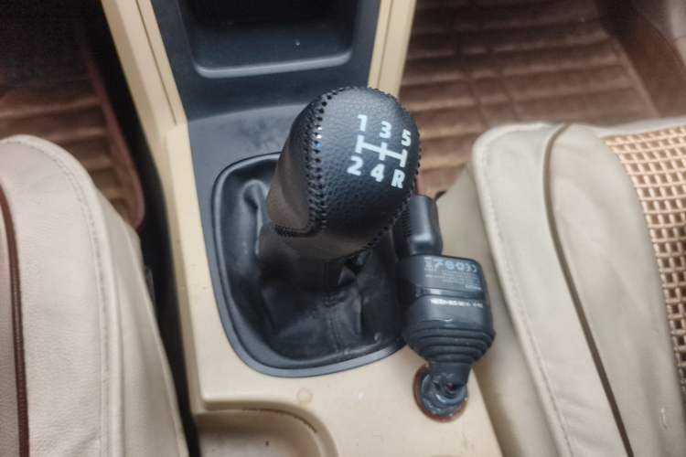 Used Roewe 350 2014 1.5L Manual Xunchi Edition Gear Lever