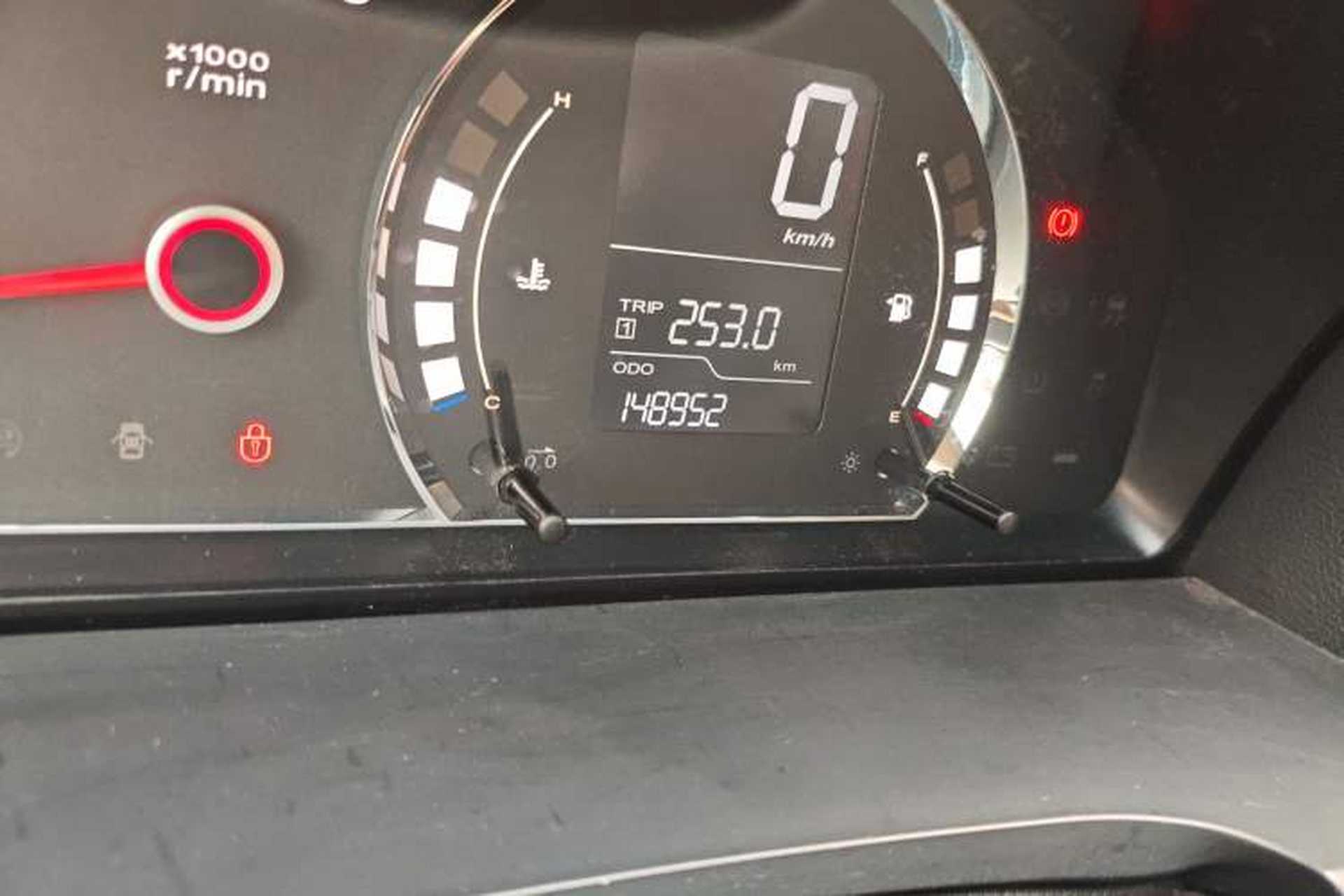 Used Roewe 350 2014 1.5L Manual Xunchi Edition Odometer Close Up
