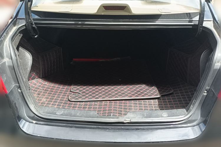 Used Roewe 350 2014 1.5L Automatic Xunda Edition Trunk