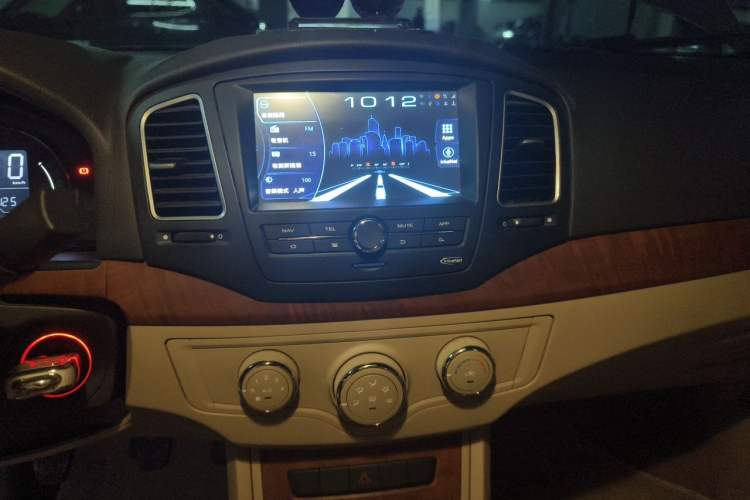 Used Roewe 350 2014 1.5L Manual Swift Edition Audio And AC Panel
