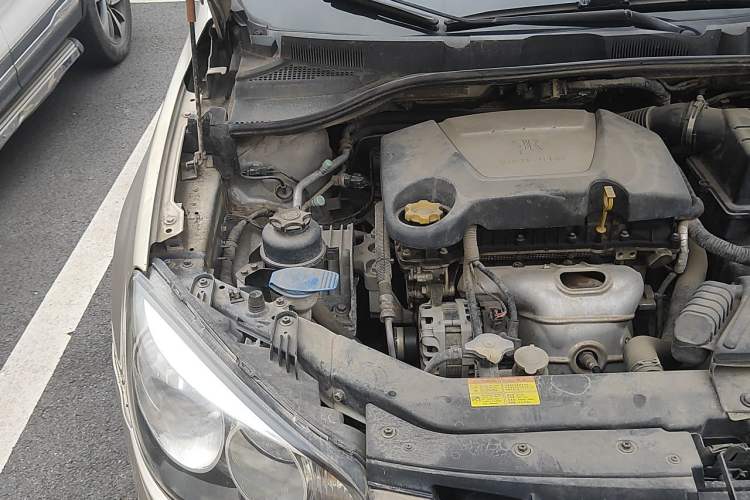 Used Roewe 350 2014 1.5L Automatic Xunyue Version Engine Bay Right