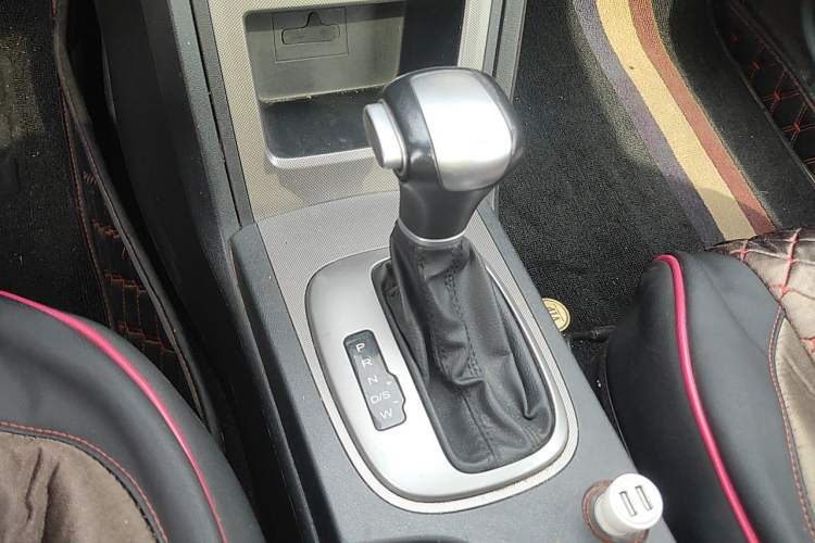 Used Roewe 350 2014 1.5L Automatic Xunyue Version Gear Lever