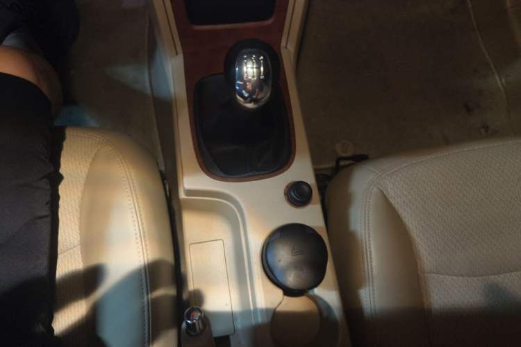 Used Roewe 350 2014 1.5L Manual Swift Edition Gear Lever
