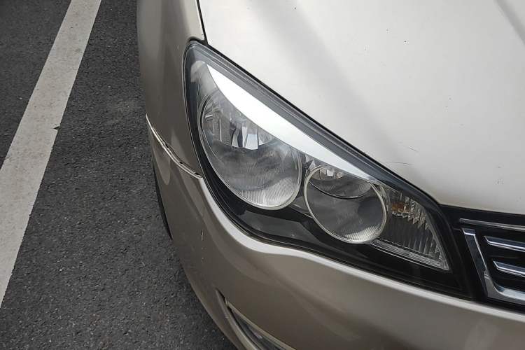 Used Roewe 350 2014 1.5L Automatic Xunyue Version Right Front Headlight