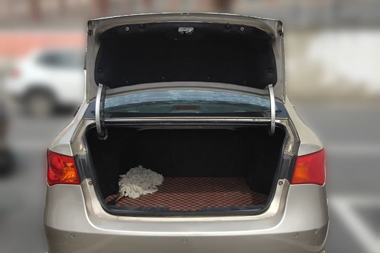 Used Roewe 350 2014 1.5L Automatic Xunyue Version Trunk