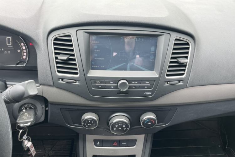 Used Roewe 350 2014 1.5T Automatic Jingyi Edition Audio And AC Panel