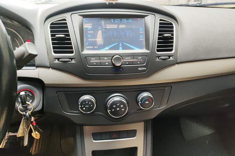 Used Roewe 350 2014 1.5L Manual Swift Edition Audio And AC Panel