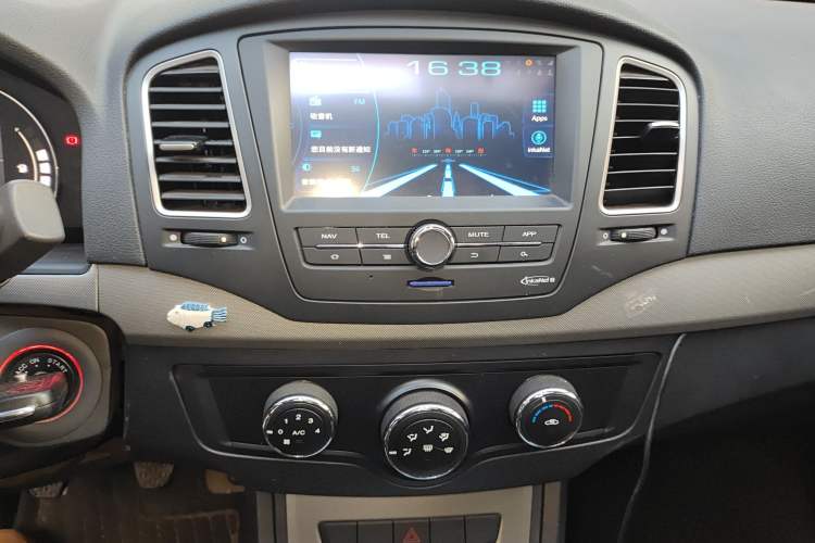 Used Roewe 350 2014 1.5L Manual Swift Edition Audio And AC Panel