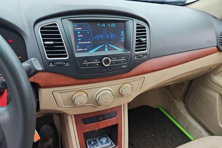 Used Roewe 350 2014 1.5L Manual Swift Edition Audio And AC Panel