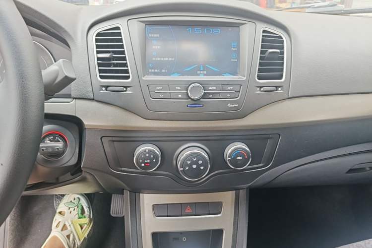 Used Roewe 350 2014 1.5L Automatic Xunyue Version Audio And AC Panel