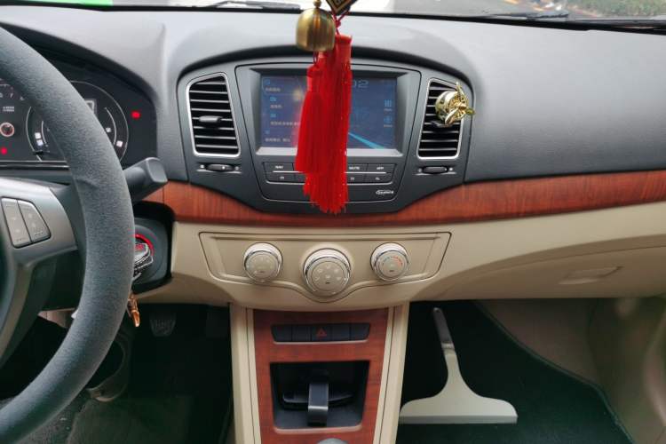 Used Roewe 350 2014 1.5L Manual Swift Edition Audio And AC Panel