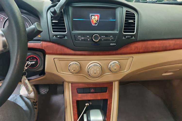 Used Roewe 350 2014 1.5L Automatic Xunyue Version Audio And AC Panel