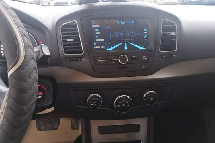 Used Roewe 350 2014 1.5L Automatic Xunyue Version Audio And AC Panel