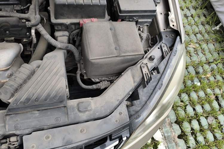 Used Roewe 350 2014 1.5L Manual Xunchi Edition Engine Bay Left