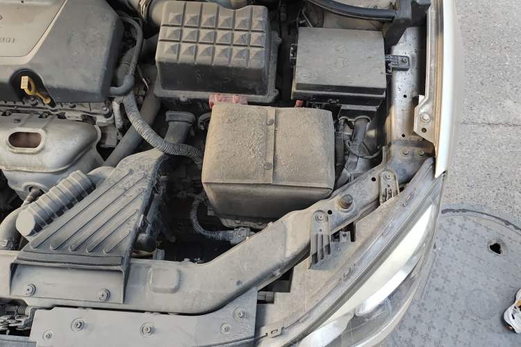 Used Roewe 350 2014 1.5L Manual Swift Edition Engine Bay Left
