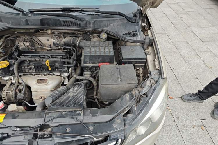 Used Roewe 350 2014 1.5L Manual Swift Edition Engine Bay Left