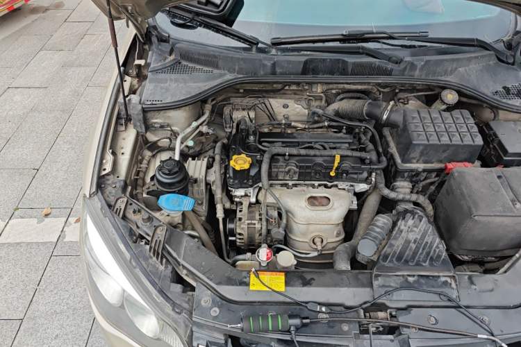 Used Roewe 350 2014 1.5L Manual Swift Edition Engine Bay Right
