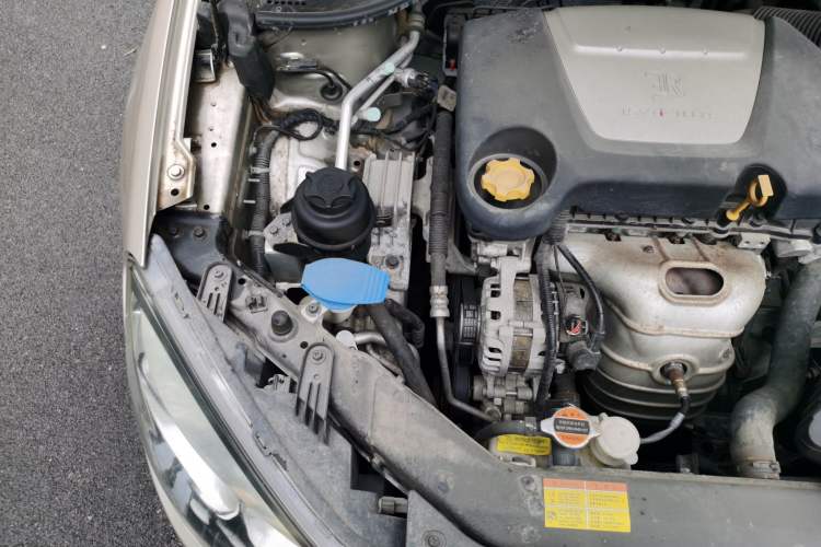 Used Roewe 350 2014 1.5L Manual Swift Edition Engine Bay Right
