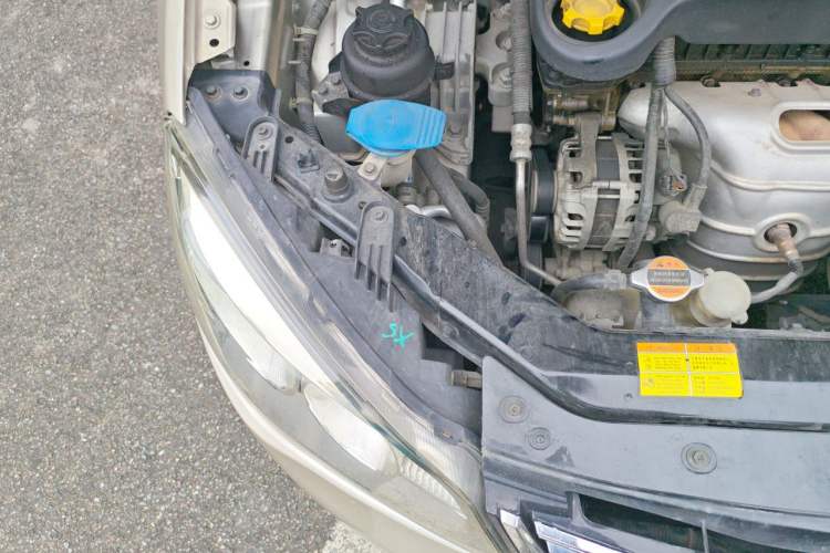 Used Roewe 350 2014 1.5L Manual Swift Edition Engine Bay Right