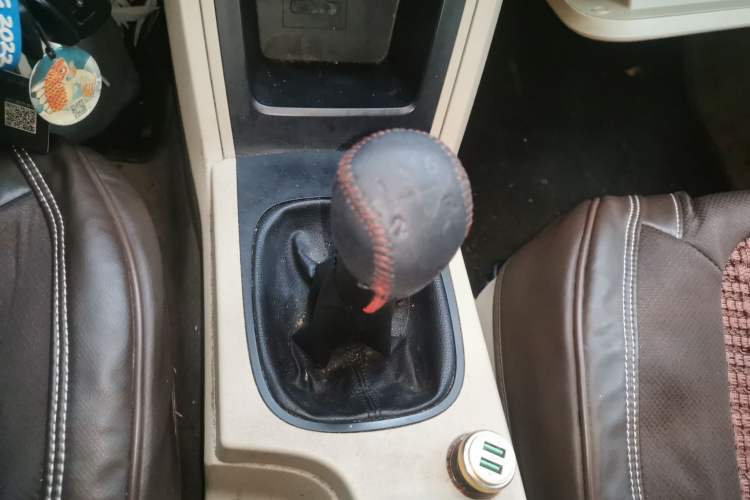 Used Roewe 350 2014 1.5L Manual Xunchi Edition Gear Lever