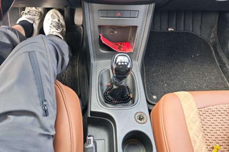 Used Roewe 350 2014 1.5L Manual Xunchi Edition Gear Lever