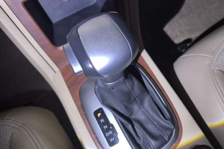 Used Roewe 350 2014 1.5L Automatic Xunyue Version Gear Lever