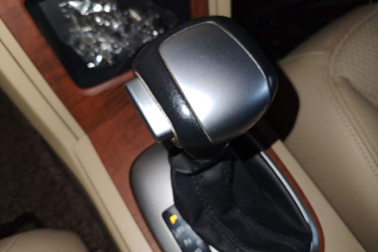 Used Roewe 350 2014 1.5L Automatic Xunyue Version Gear Lever