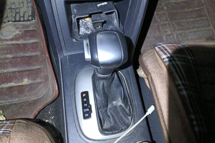 Used Roewe 350 2014 1.5L Automatic Xunda Edition Gear Lever