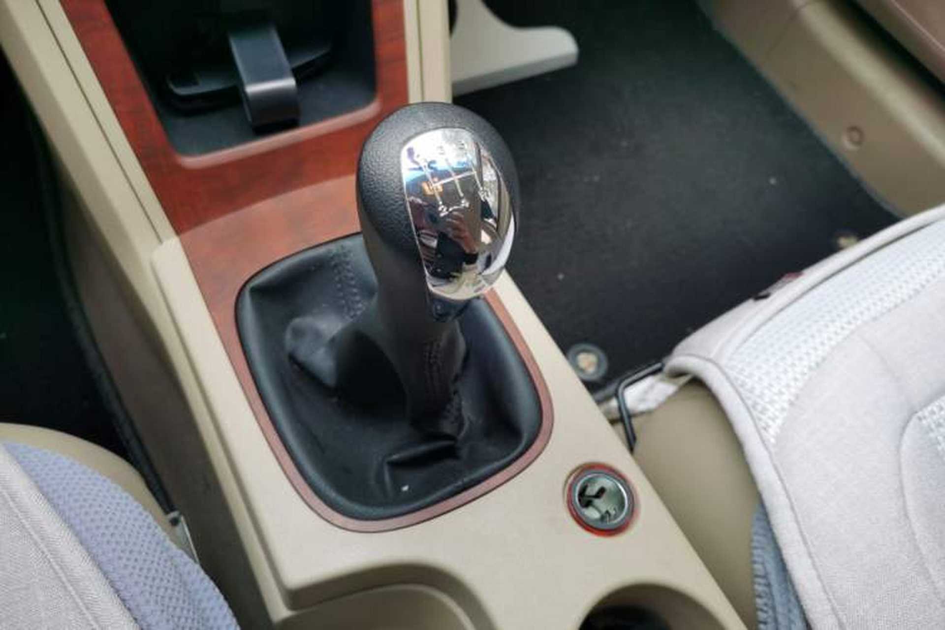 Used Roewe 350 2014 1.5L Manual Swift Edition Gear Lever