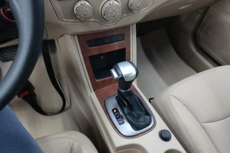 Used Roewe 350 2014 1.5L Automatic Xunyue Version Gear Lever