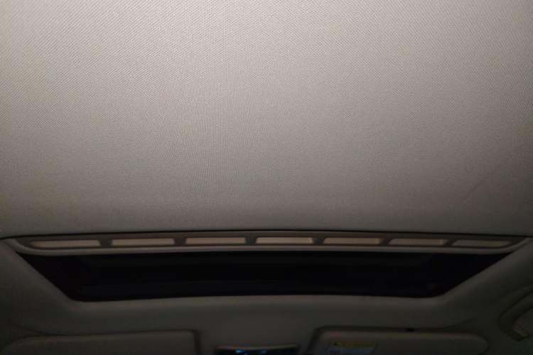 Used Roewe 350 2014 1.5L Automatic Xunyue Version Headliner